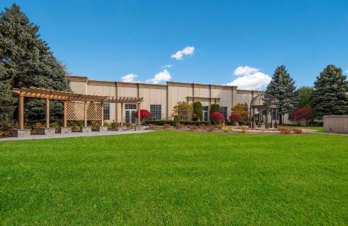 Joliet Hotel | Clarion Hotel & Convention Center Joliet