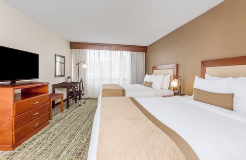 Mount Laurel Hotel | Clarion Hotel & Suites