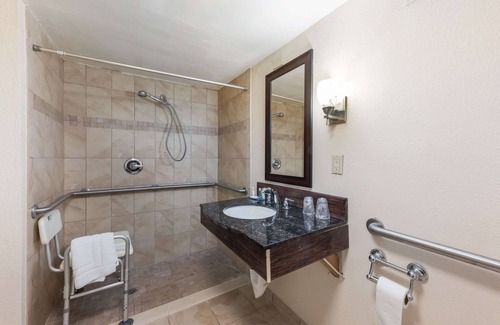 Mount Laurel Hotel | Clarion Hotel & Suites