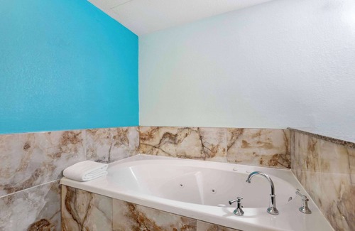 Des Moines Hotel | Clarion Inn Des Moines Airport