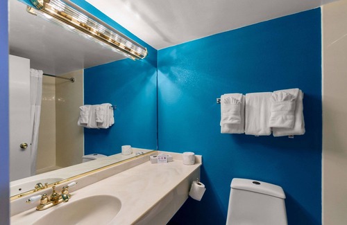 Falls Church Hotel | Clarion Inn Falls Church - Arlington