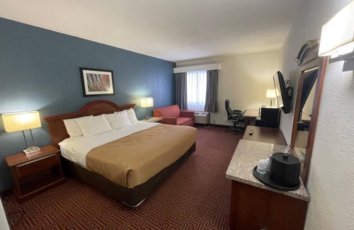 Kalamazoo Hotel | Clarion Inn I-94 near Expo Center