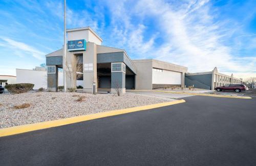 Kearney Hotel | Clarion Inn & Suites and Convention Center