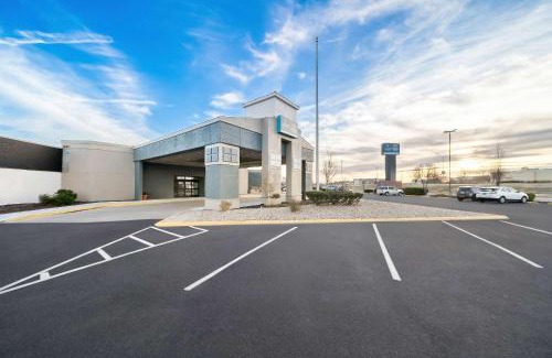 Kearney Hotel | Clarion Inn & Suites and Convention Center