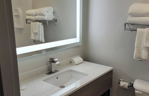 Kearney Hotel | Clarion Inn & Suites and Convention Center