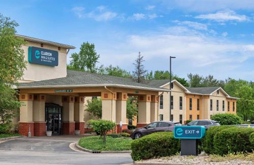 Pike Hotel | Clarion Inn & Suites Indianapolis Northwest