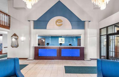 Pike Hotel | Clarion Inn & Suites Indianapolis Northwest