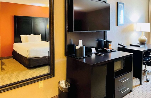 Evansville Hotel | Clarion Inn & Suites