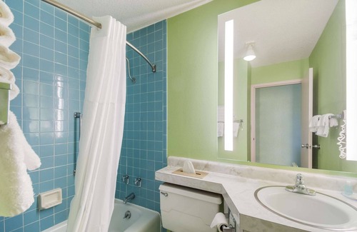Hurley Hotel | Clarion Inn