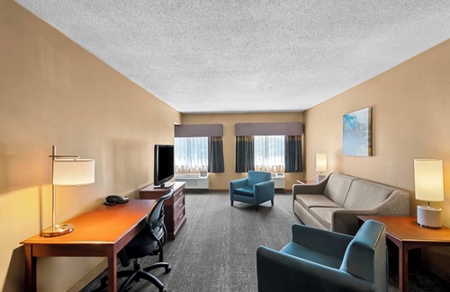 North Haven Hotel | Clarion Inn