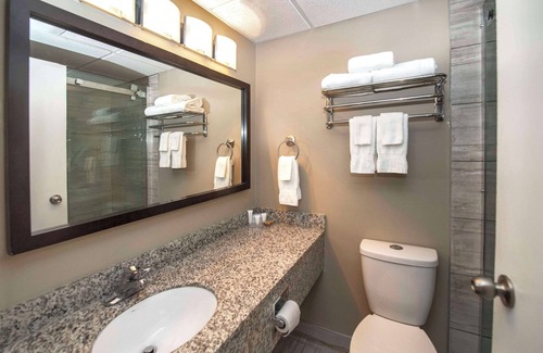 Medicine Hat Hotel | Clarion Pointe