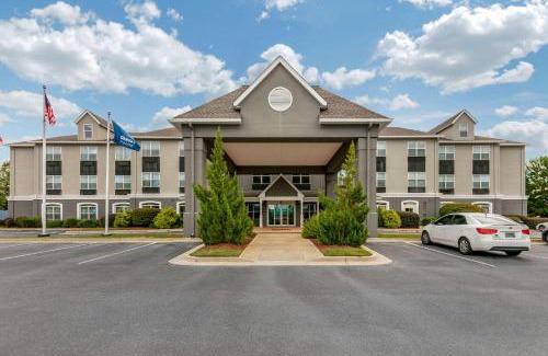 Columbus Hotel | Clarion Pointe Columbus-Bradley Park