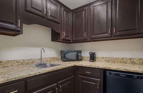Harrodsburg Hotel | Clarion Pointe Harrodsburg-Danville
