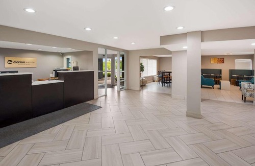 Castleton Hotel | Clarion Pointe Indianapolis Northeast