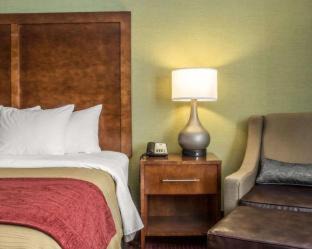 Jamestown Hotel | Clarion Pointe Jamestown - Falconer