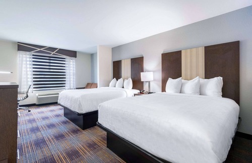 Madison Hotel | Clarion Pointe Madison Huntsville