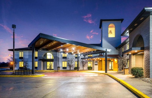 Richmond Hotel | Clarion Pointe Richmond North near University