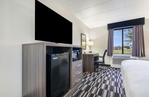 Richmond Hotel | Clarion Pointe Richmond North near University