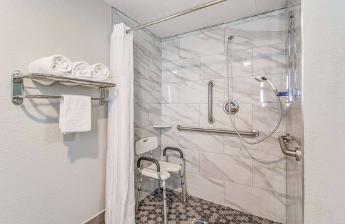South Boston Hotel | Clarion Pointe South Boston - Danville East