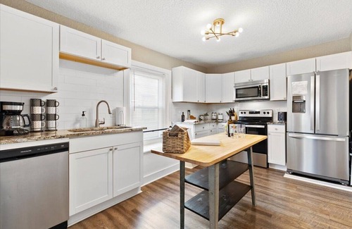Athens House | ClarkeHouseAthens-Walk to EVERYTHING⚡️UGA⚡️Sanford⚡️Downtown-Sleeps 8-GUEST FAV