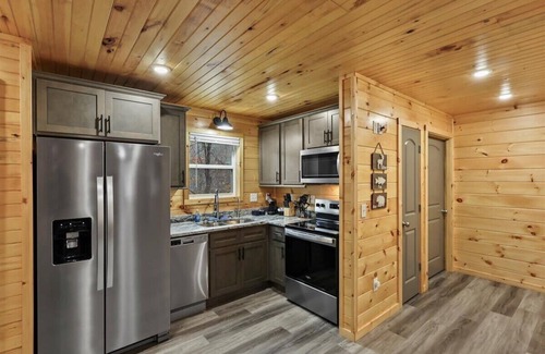 Clarkson House | Clarkson Cabin Near Lake Nolin | Nature Retreat!