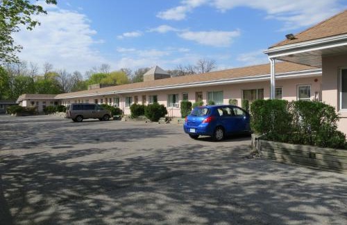 Clarkson Hotel | Clarkson Village Motel, 1815 Lakeshore Rd West Mississauga