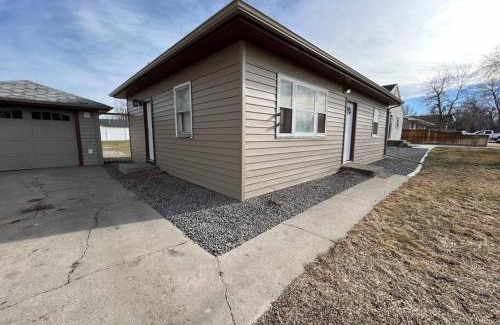 Central - Terry House | Classic 2-bedroom in Central Billings