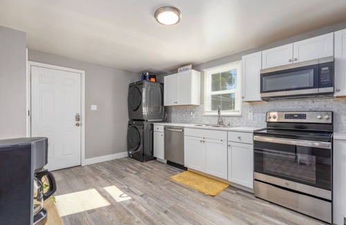Central - Terry House | Classic 2-bedroom with extra large driveway