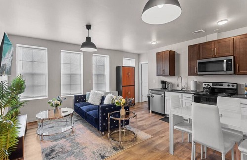 Detroit Apartment | Classic 2BR Detroit's Sugar Hill