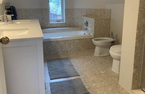 Midtown Toronto House | Classic 3-Bedroom Toronto Home with Rooftop Deck in Historic Toronto Area