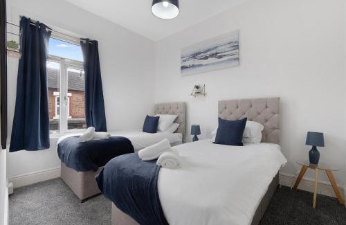 Thornaby On Tees Apartment | Classic 4-Bedroom Retreat close to Infinity Bridge