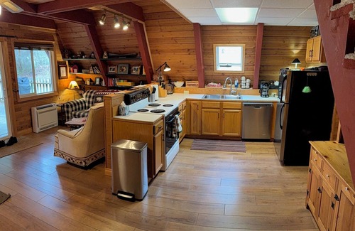 Shelton Cabin | Classic A-Frame Cabin near Lost Lake