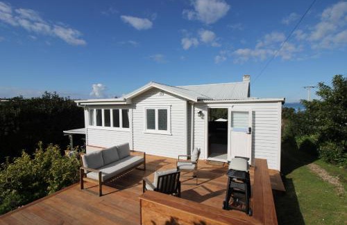 Surfdale House | Classic bach near the beach