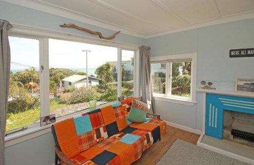 Surfdale House | Classic bach near the beach