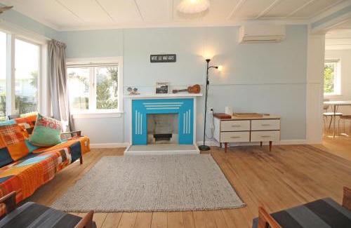 Surfdale House | Classic bach near the beach