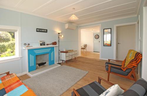 Surfdale House | Classic bach near the beach