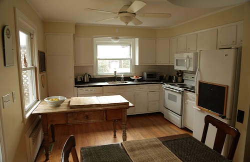 North Haven House | Classic Beach Cape Minutes from Local Beaches and Sag Harbor Village