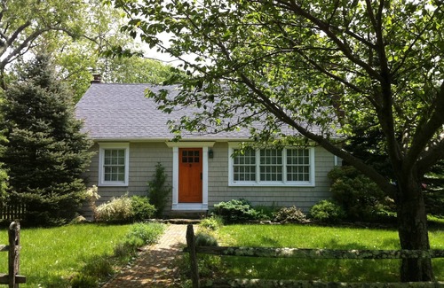 North Haven House | Classic Beach Cape Minutes from Local Beaches and Sag Harbor Village