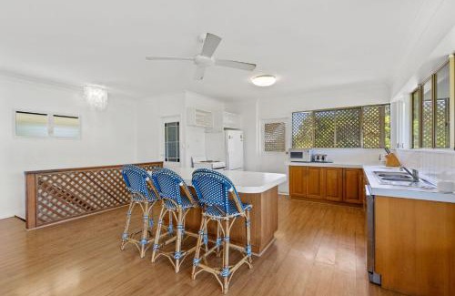 Pottsville House | Classic Beach House on Surfside - Pet Friendly