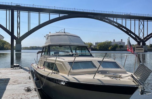 Inver Grove Heights Boat Rental | Classic boat