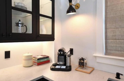 Downtown Berkeley Apartment | Classic Bright Modern Spacious 1bd/1ba Apartment