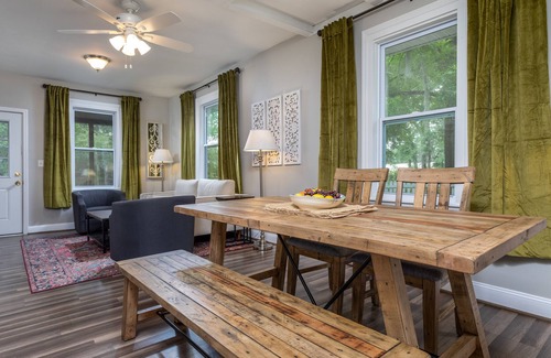 High Springs House | Classic Bungalow on Corner Lot - Screened Porch, Fenced Yard, Firepit & Grill
