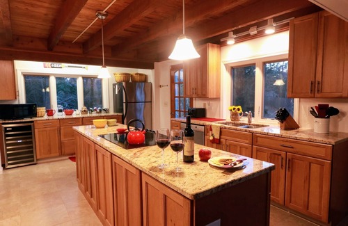 Brewster House | Classic Cape: Huge Yard, Walk to Beaches, Brewster Flats, Restaurants & Bars