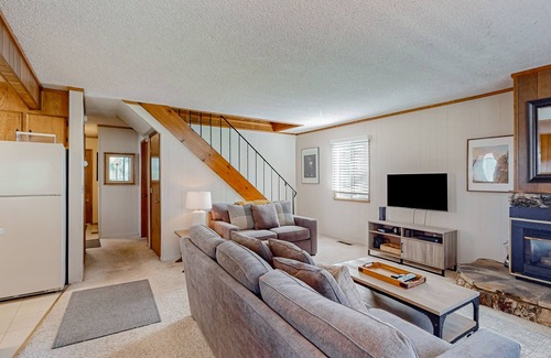 Tahoe Island Cabin | Classic central cabin near river with large tree-lined deck, grassy yard & gym