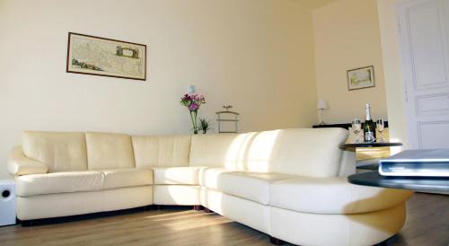 Inner City Budapest Apartment | Classic Central Apartment