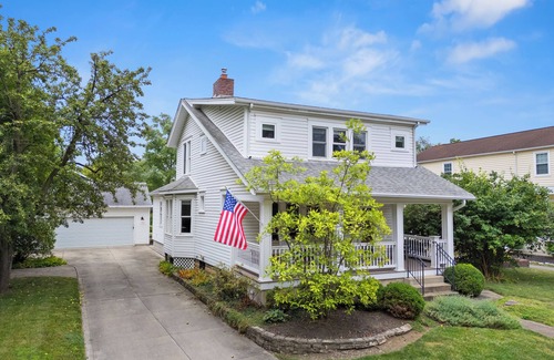 Grandview Heights House | Classic Charm on Ashland – Gorgeous Grandview Home for 8! Walk to Dining & More