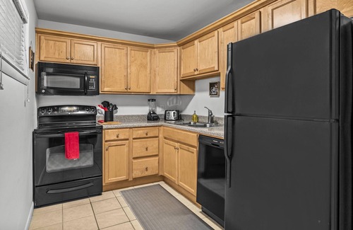 Athens Condo | Classic City Getaway - 1 mile walk to Sanford Stadium!
