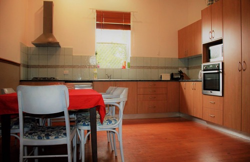 Port Lincoln House | Classic Colonial home, walk to the CBD