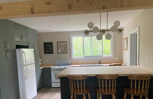 North Kawartha Cottage | Classic Cottage with Dock
