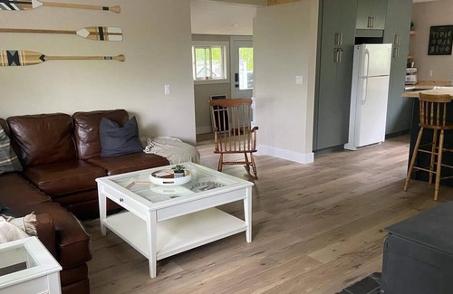 North Kawartha Cottage | Classic Cottage with Dock
